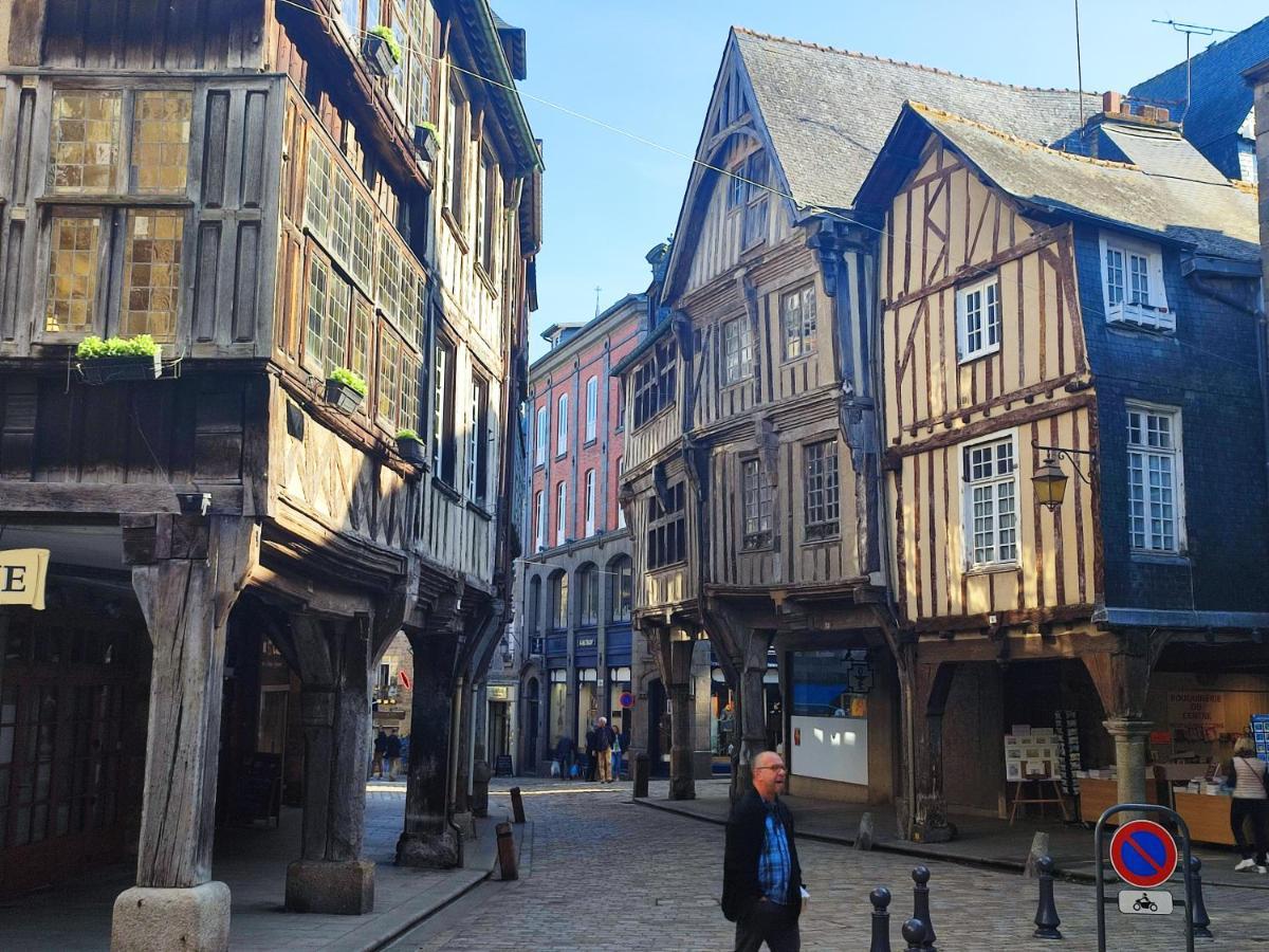 La Re-Naissance Villa Dinan Bagian luar foto