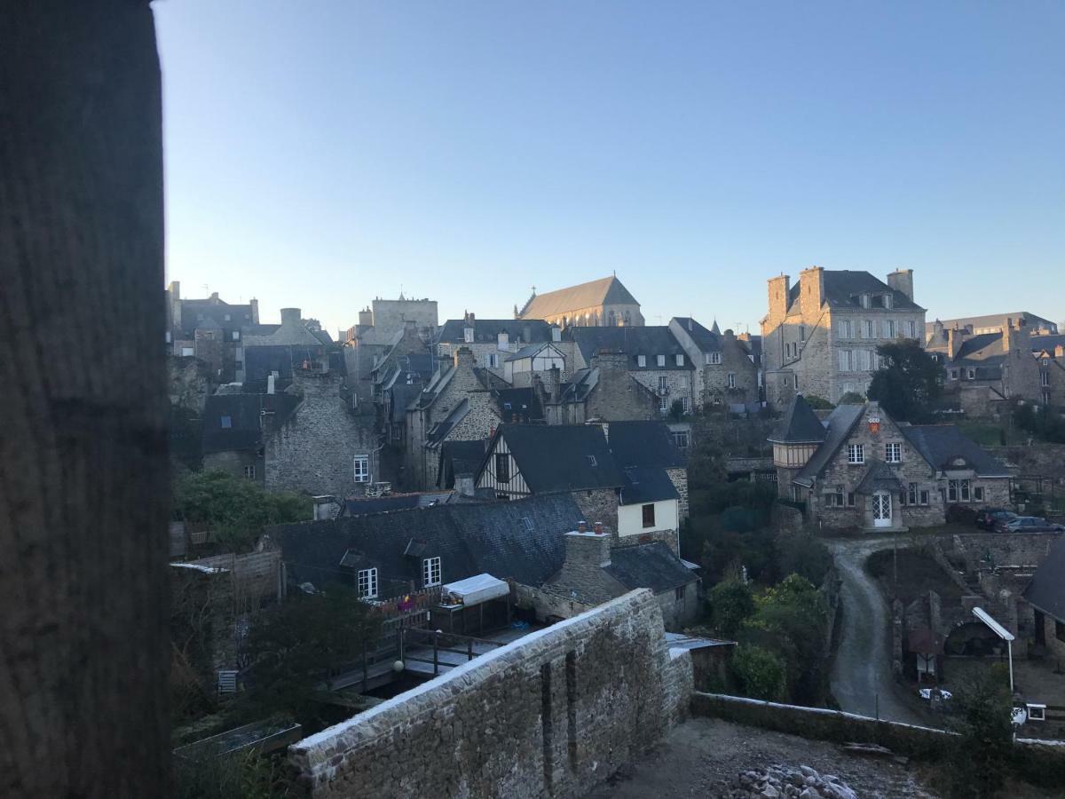 La Re-Naissance Villa Dinan Bagian luar foto