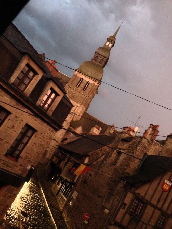 La Re-Naissance Villa Dinan Bagian luar foto